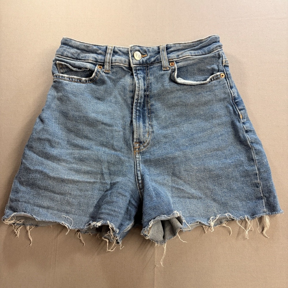 Divided H&M Denim Shorts Women’s Size 6 Blue Raw Hem High Rise Stretch Casual